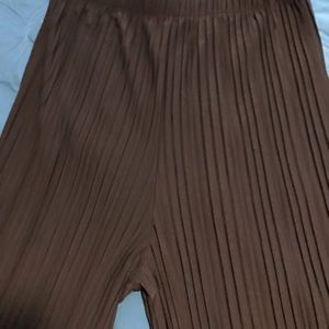 Black lightweight all over pleated pants. L/XL